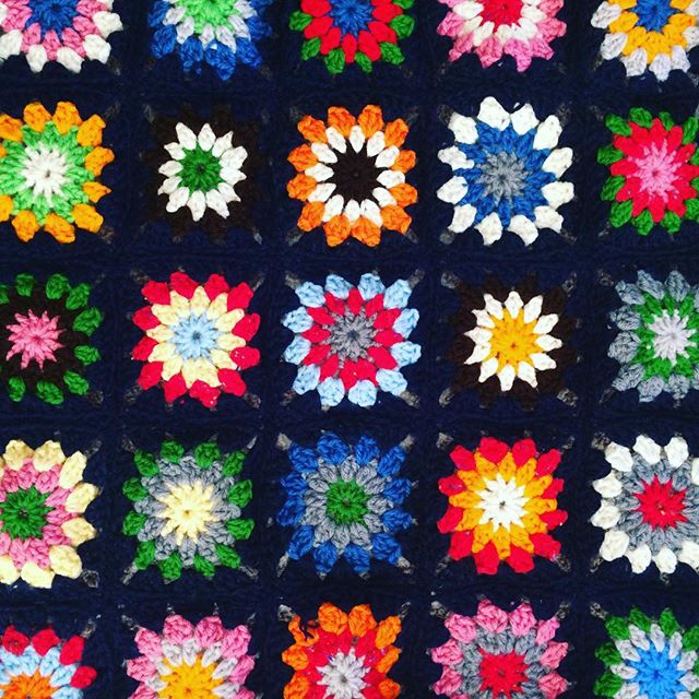 Crochet pillow cover #crochet #grannysquare #downtonabbey #marathon